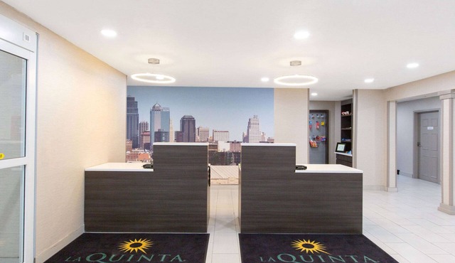 La Quinta Inn & Suites by Wyndham Blue Springs