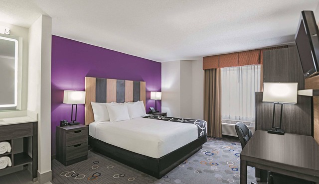 La Quinta Inn & Suites by Wyndham Minneapolis Northwest