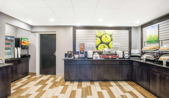 La Quinta Inn & Suites by Wyndham DC Metro Capital Beltway
