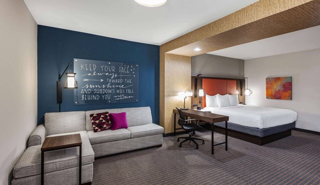 La Quinta Inn & Suites by Wyndham Houston East at Sheldon Rd