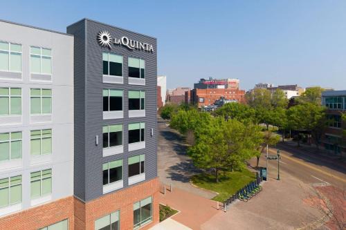 La Quinta Inn & Suites by Wyndham Chattanooga Downtown/South