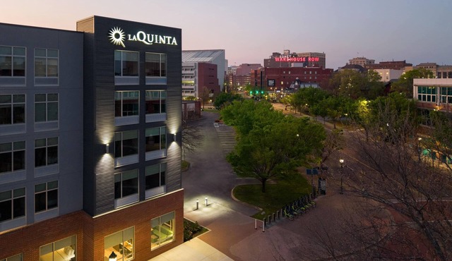 La Quinta Inn & Suites by Wyndham Chattanooga Downtown/South