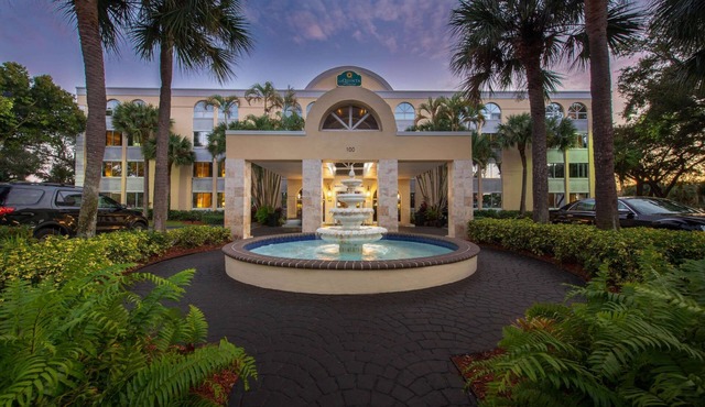 La Quinta Inn & Suites by Wyndham Deerfield Beach I-95