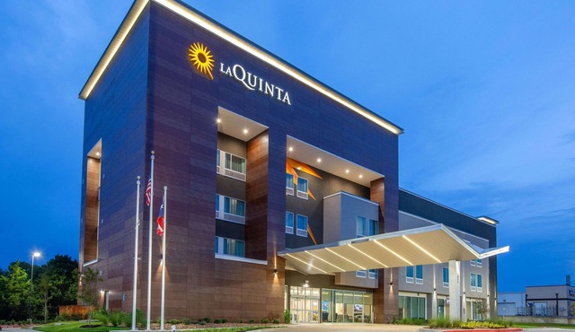 La Quinta Inn & Suites by Wyndham Dallas Duncanville