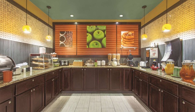 La Quinta Inn & Suites by Wyndham Elizabethtown