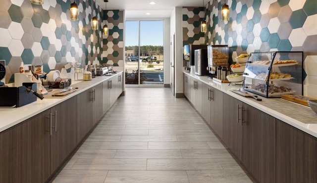 La Quinta Inn & Suites by Wyndham Locust Grove