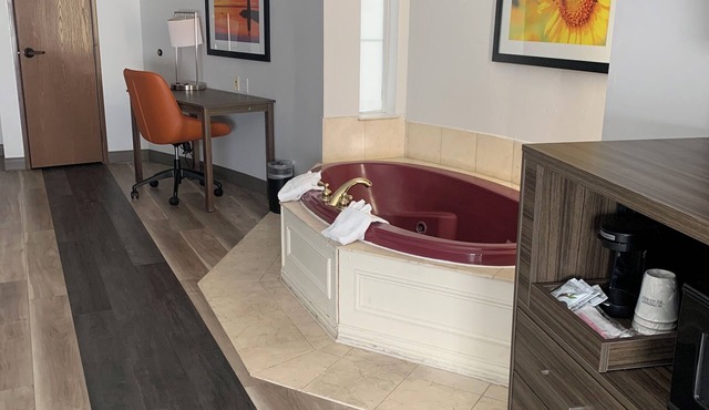 La Quinta Inn & Suites by Wyndham OKC North - Quail Springs