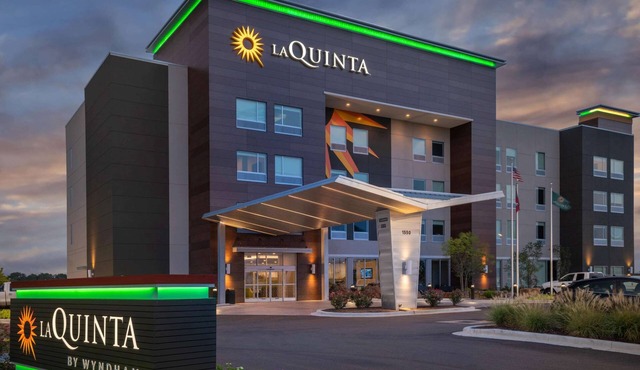 La Quinta Inn & Suites by Wyndham West Memphis