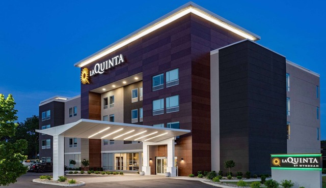 La Quinta Suites by Wyndham South Bend Notre Dame Area