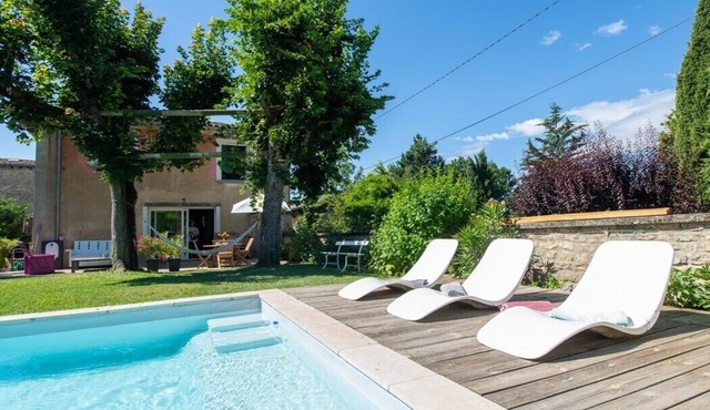La Rose du Petit Bois, large family home with swimming pool in the Monts d'Or region