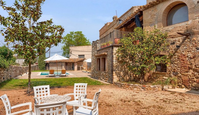 La requisa. House for 15 people in a cozy town
