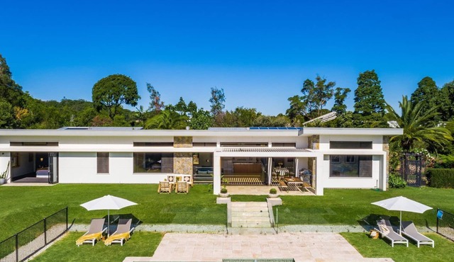 La Reserve - Broken Head retreat with pool