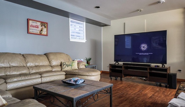 La Residence - Executive Home w Heated Garage
