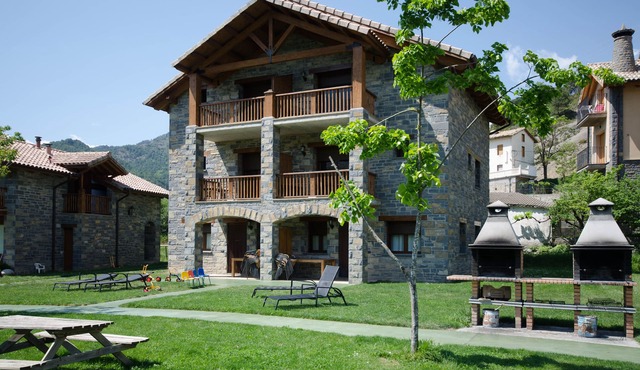 La Ribera Houses. 8 -10 extra places. Ordesa. House 11