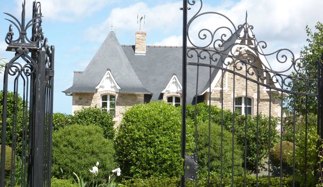 La Richardais. Beautiful recent Dinardaise