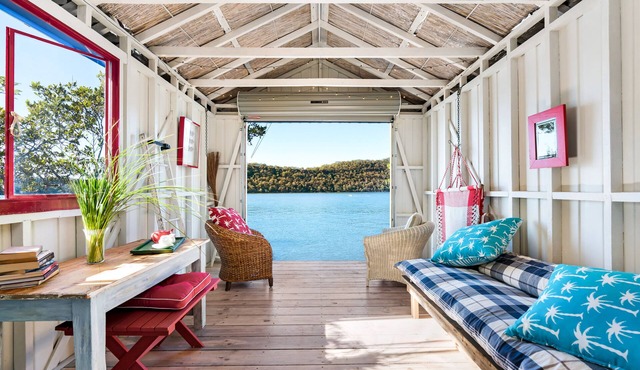 LA RIVERAINE Luxury Cottage for Two, Heated Pool/Spa & a Boathouse on the Water