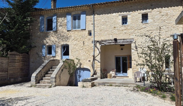 La Robine, Charming house in Provence. Garden and terrace on the banks of the Nesque river