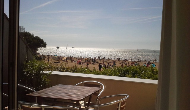 La Rochelle Les Minimes: Bright apartment beach 20 meters