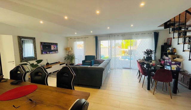 La Rochelle: New house with swimming pool 10 minutes from the old port, a quiet.