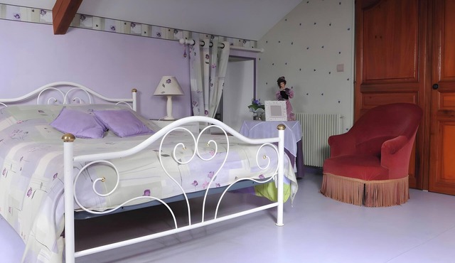 La Romantique Guest Room with Shared Pool and Air Conditioning