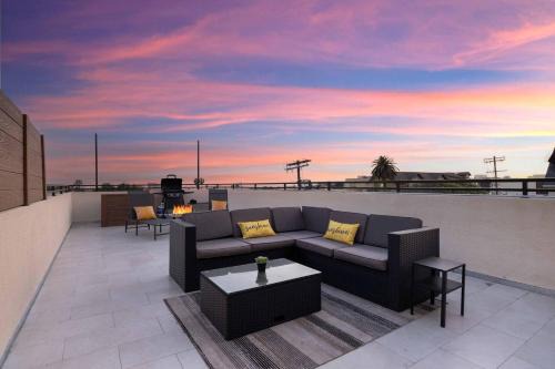 LA Rooftop Paradise 2