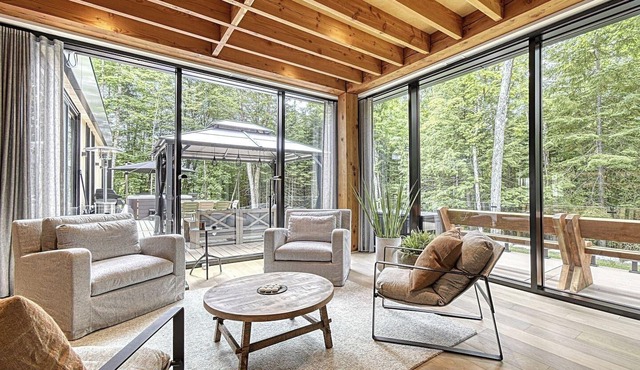 La Rose des Vents - Luxury Custom Home w/Hot Tub