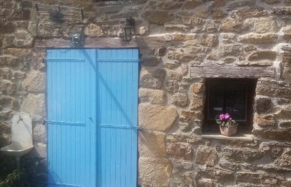 La rose trémières 400 m de la mer