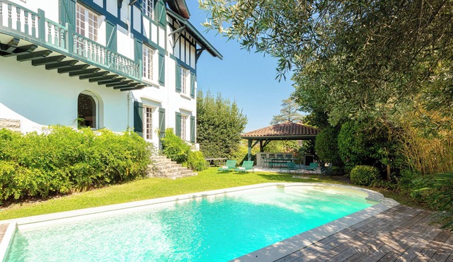 LA ROSERAIE - Family home with swimming pool