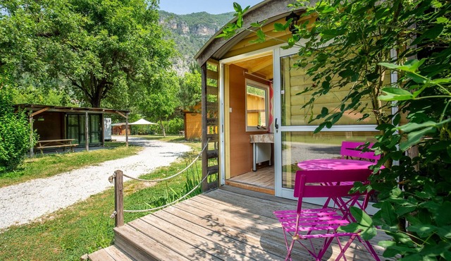 “La Roulotte 1” with Mountain View, Private Terrace and Wi-Fi