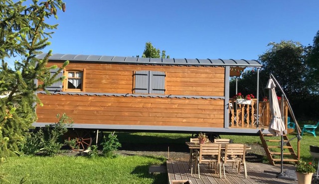 La roulotte au fond du pré