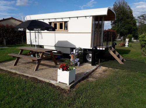La roulotte des Trois Arbres