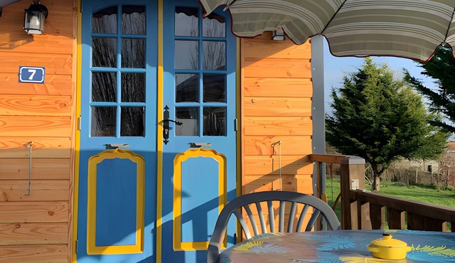 La Roulotte Daninas: Private Terrace, Garden & Wi-Fi in Bourgneuf en Retz