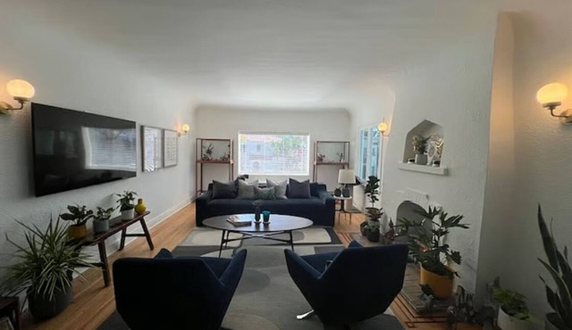 LA's Duplex central location, sought after area. Private room with en-suite bath