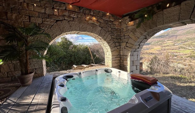 La Sarrasine Jacuzzi et Piscine Chauffée, Grande Terrasse Avec vue