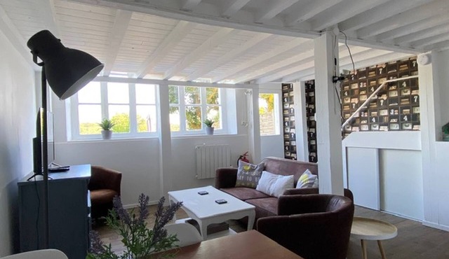 La Saucisserie - Walnut