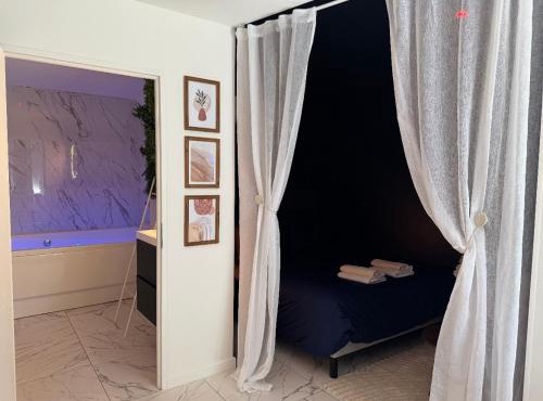LA SECRET ROOM - suite de luxe avec jacuzzi