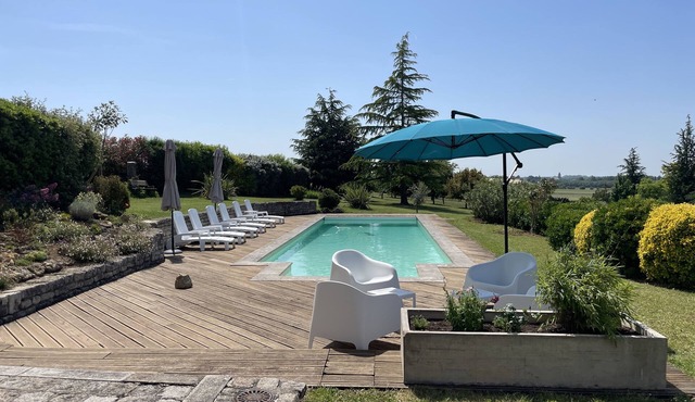 LA SELLERIE: 4-star self-catering cottage with swimming pool in Vendée