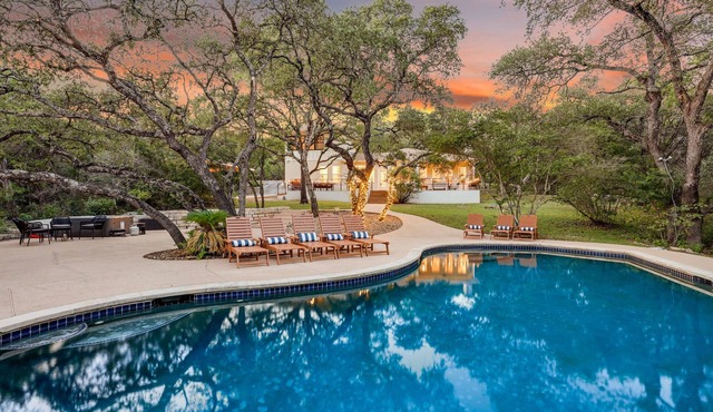 La Serena ~ Wilderness Retreat ~ Pool + Hot Tub