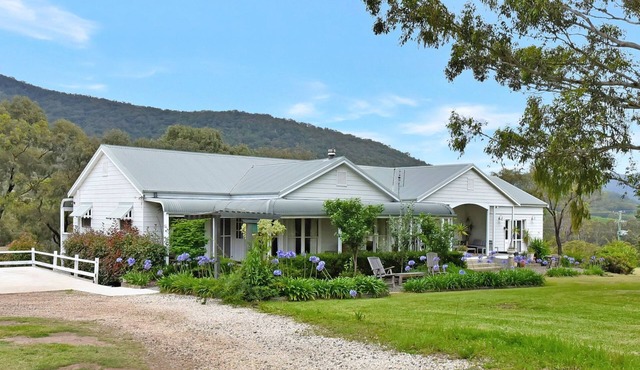 La Sila Homestead on Marrowbone - cutest cottage in the Hunter with killer views