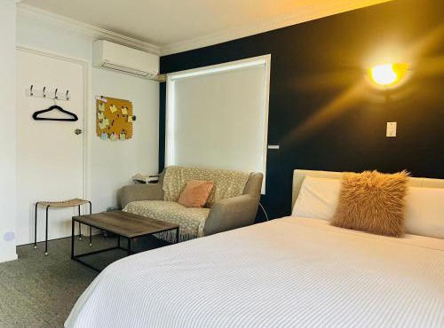 LA SOL - ensuite & seperate entrance - close to uni