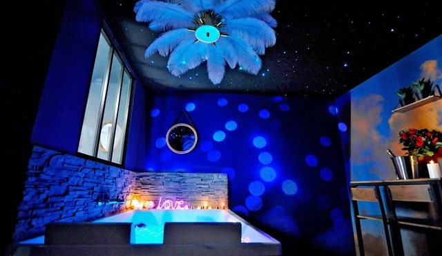 La Suite 7ième ciel étoilé/Private XXL spa/High-speed Internet/2 min center