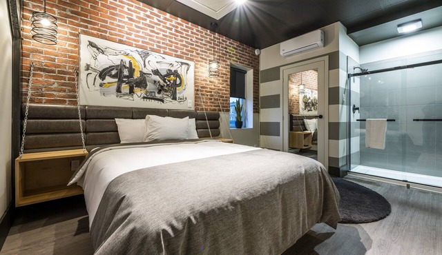 La Suite Hotel