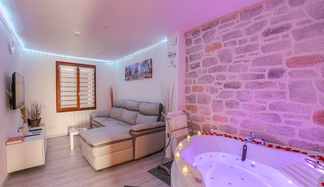 La Suite Neuvilloise - 15 Minutes de Lyon - Jacuzzi/wifi - Entièrement Rénovée