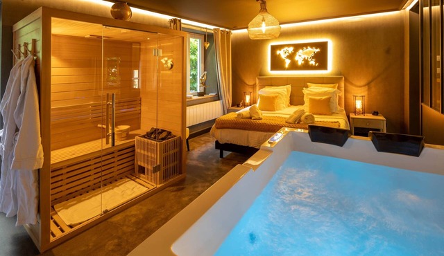 La Suite - Romantic escape with spa and private sauna, Beautiful suite with spa, sauna and parkin