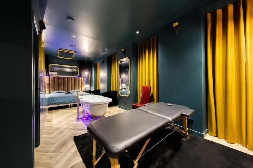La Suite Versailles freeParking table massage Clim