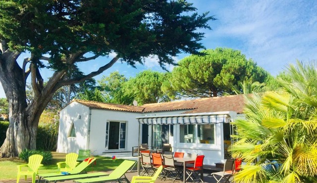 La Taniere, piscine et 300m de la mer