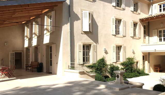 La Terrasse, 10 p., at the beautiful “Domaine de Vincenti", the Gate of Provence