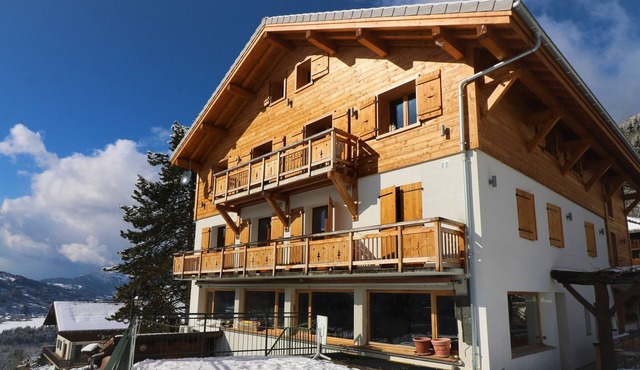 La Terrasse de Verchaix, 5 mins to ski lift, HOT TUB, panoramic mountain views