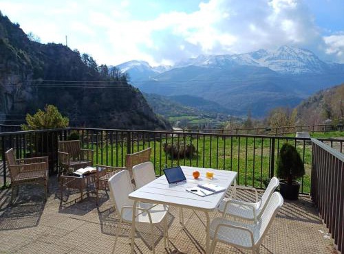 La Terraza de Escarrilla, con piscina