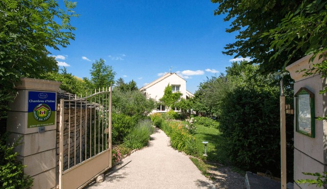 La Terre d'Or is ideally located on the hills of Beaune, in the heart of Burgund
